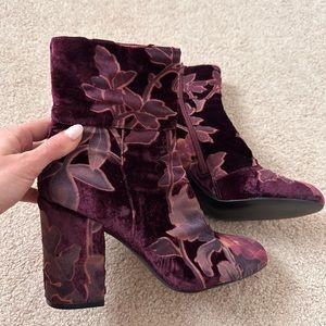 Steve Madden booties -New!